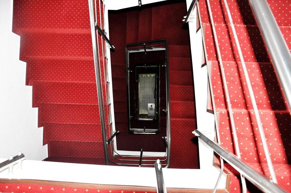 Hotel Pascu ブカレスト エクステリア 写真