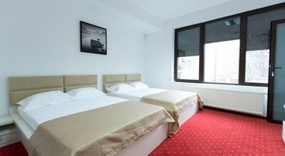 Hotel Pascu ブカレスト エクステリア 写真