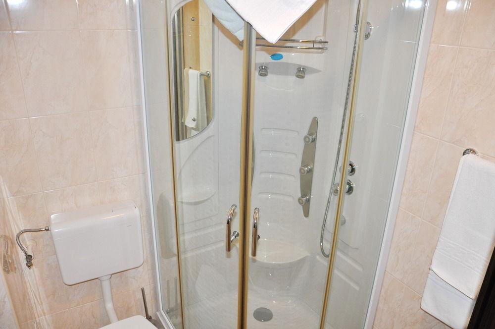 Hotel Pascu ブカレスト エクステリア 写真