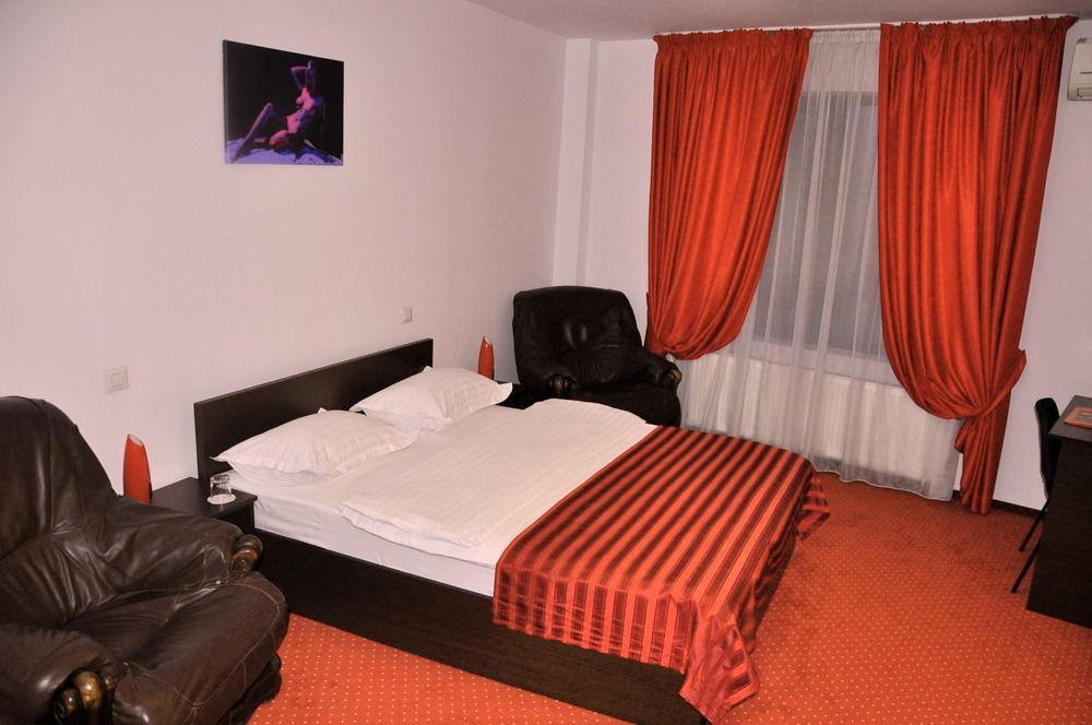 Hotel Pascu ブカレスト エクステリア 写真
